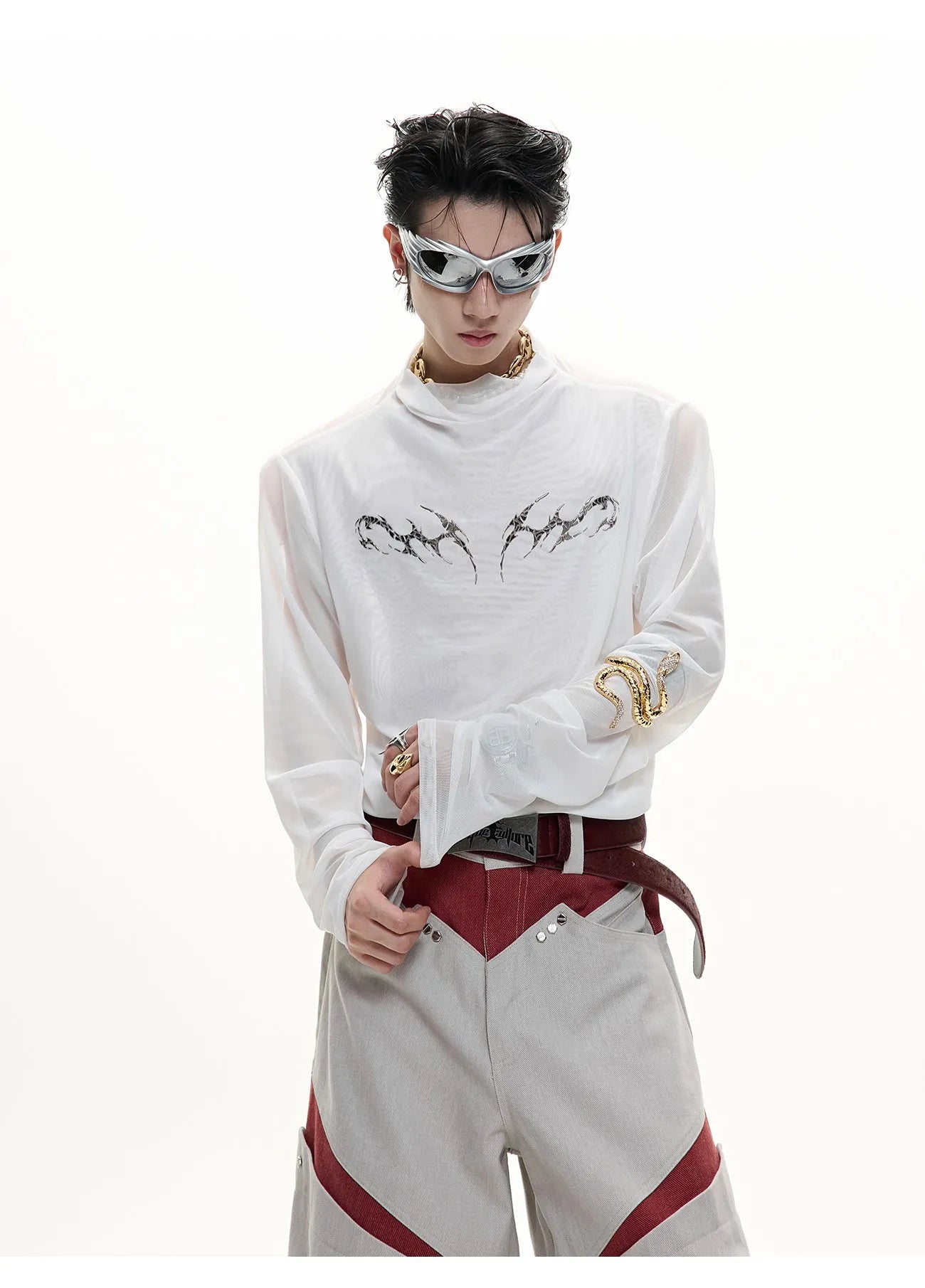 Black and white slim-fit long sleeve bottoming shirt made of niche mesh fabric.