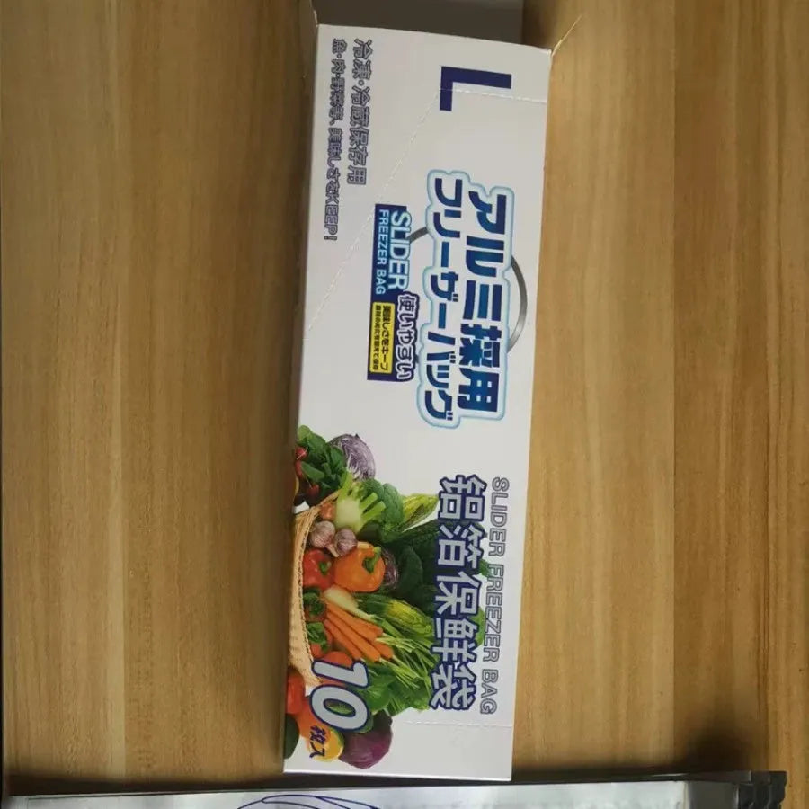 Aluminium foil fresh-keeping bags in three sizes with resealable closure for food storage