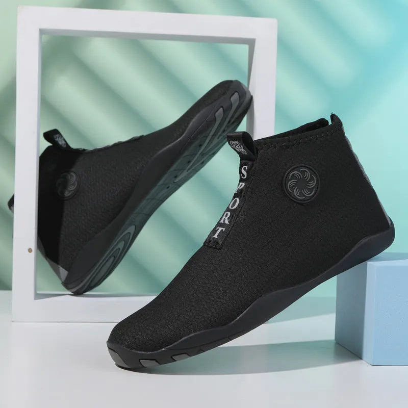 Casual mid-top beach shoes in mesh fabric with a rubber sole, shown in black and fluorescent green colour.