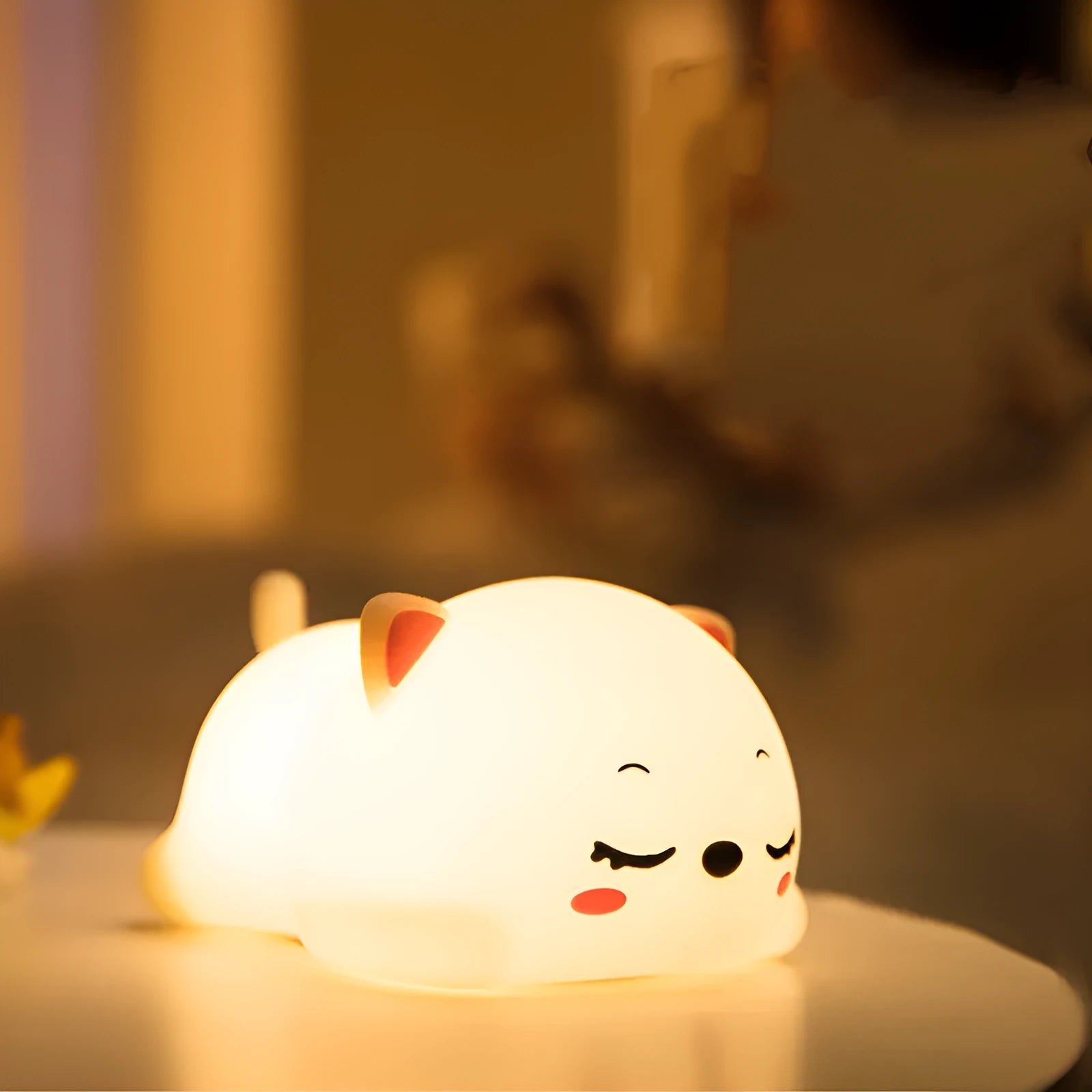 Silicone bedside night light 0.45W low voltage 137x98x76mm colourful remote control option