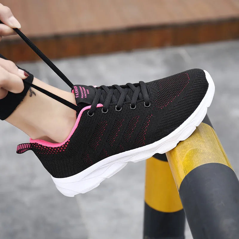 Women's breathable mesh running shoes with Flyknit upper, round toe, flat heel, in black pink colour