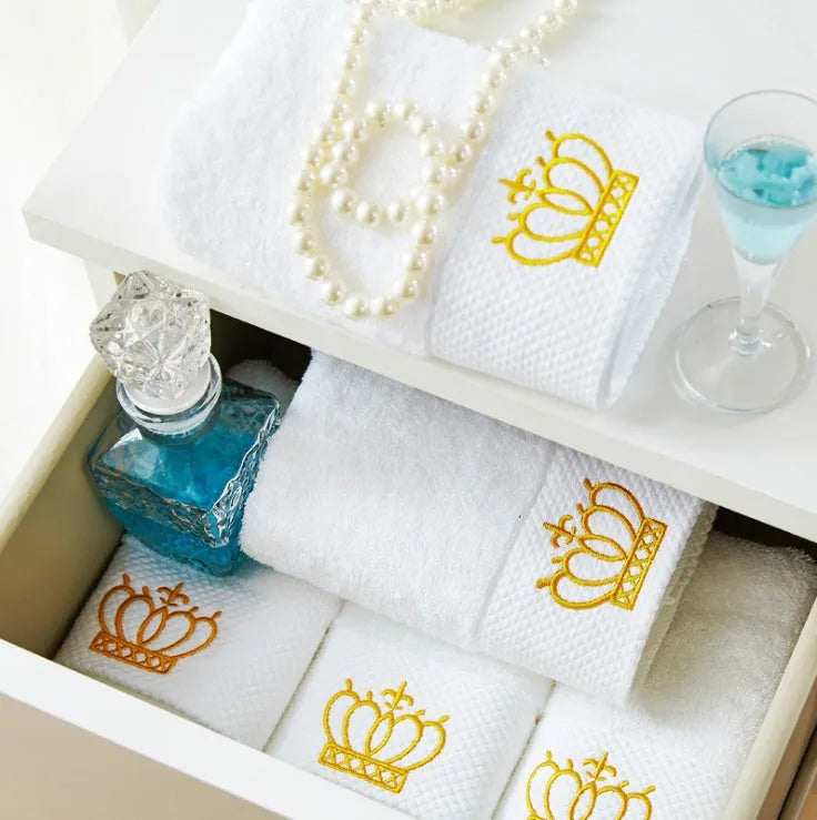 Cotton bath towel with custom embroidery, 70x140cm size, plain weave for hotel and sauna use
