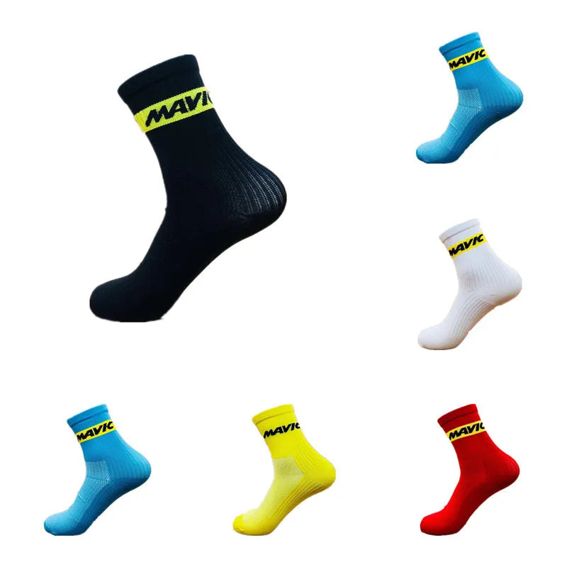 Pair of nylon outdoor cycling socks for men and women in five colours one size free size