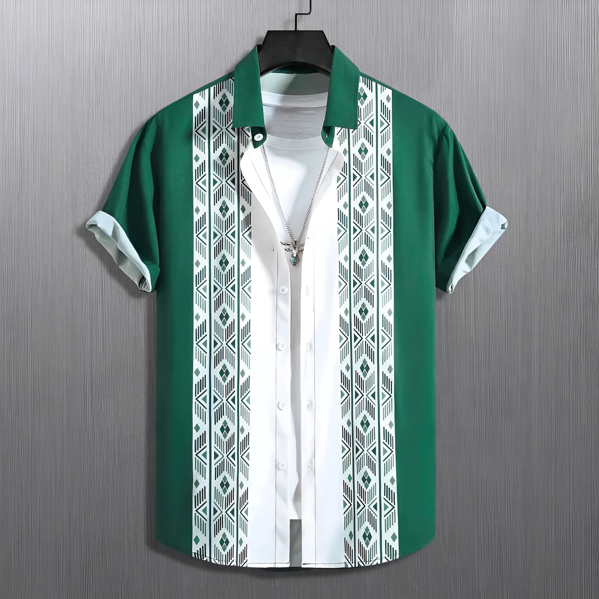 Men's loose fit short sleeve shirt with contrast lapel in plaid polyester fabric