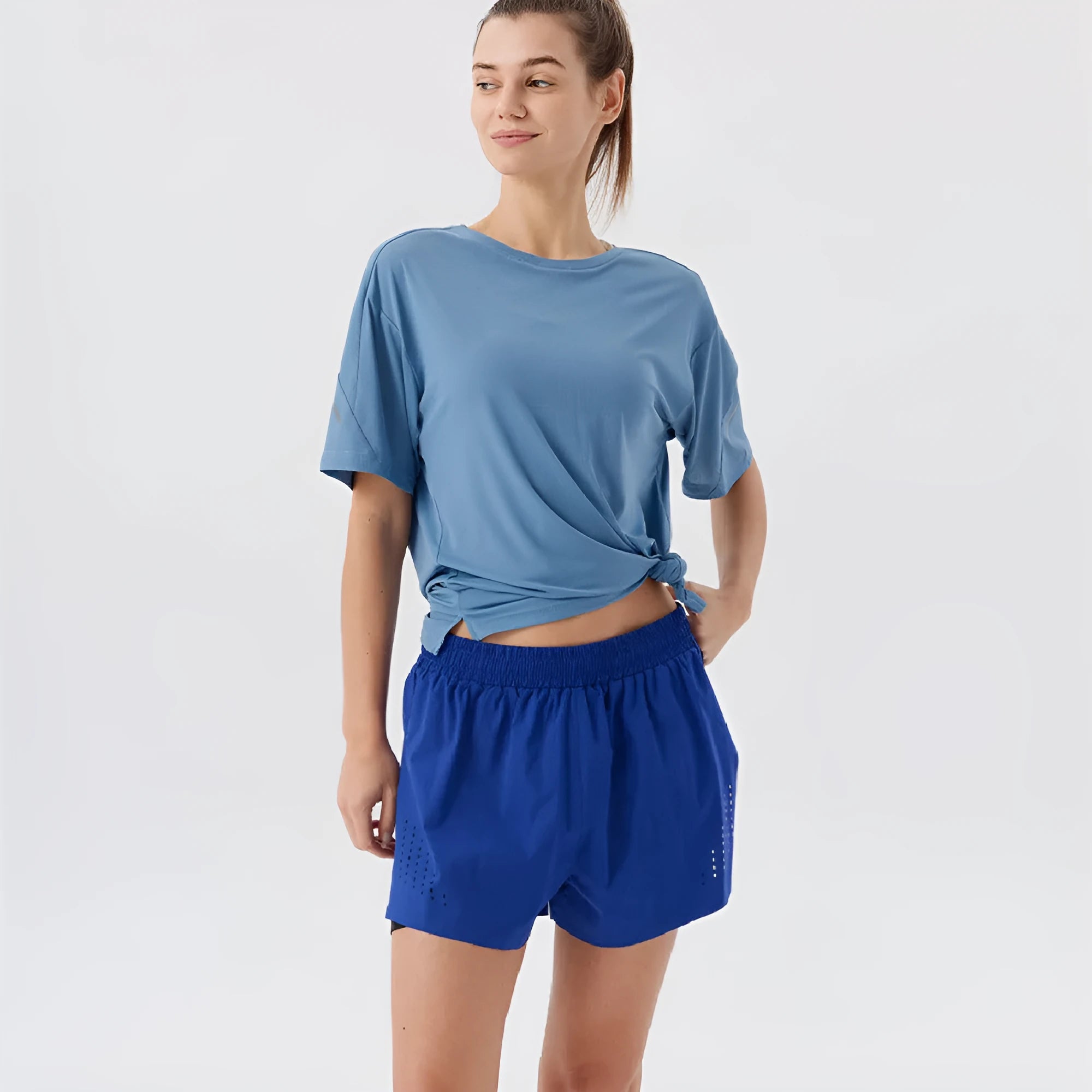 Men's straight-leg sports shorts with side slits in micro-elastic nylon fabric