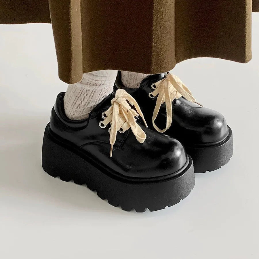 Matte black women's lace-up shoes with a thick rubber sole and a 6-8cm English muffin heel.