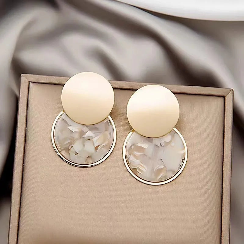 Pair of round matte resin stud earrings, 2cm diameter, rotundity shape, lightweight plastic retro jewellery for women