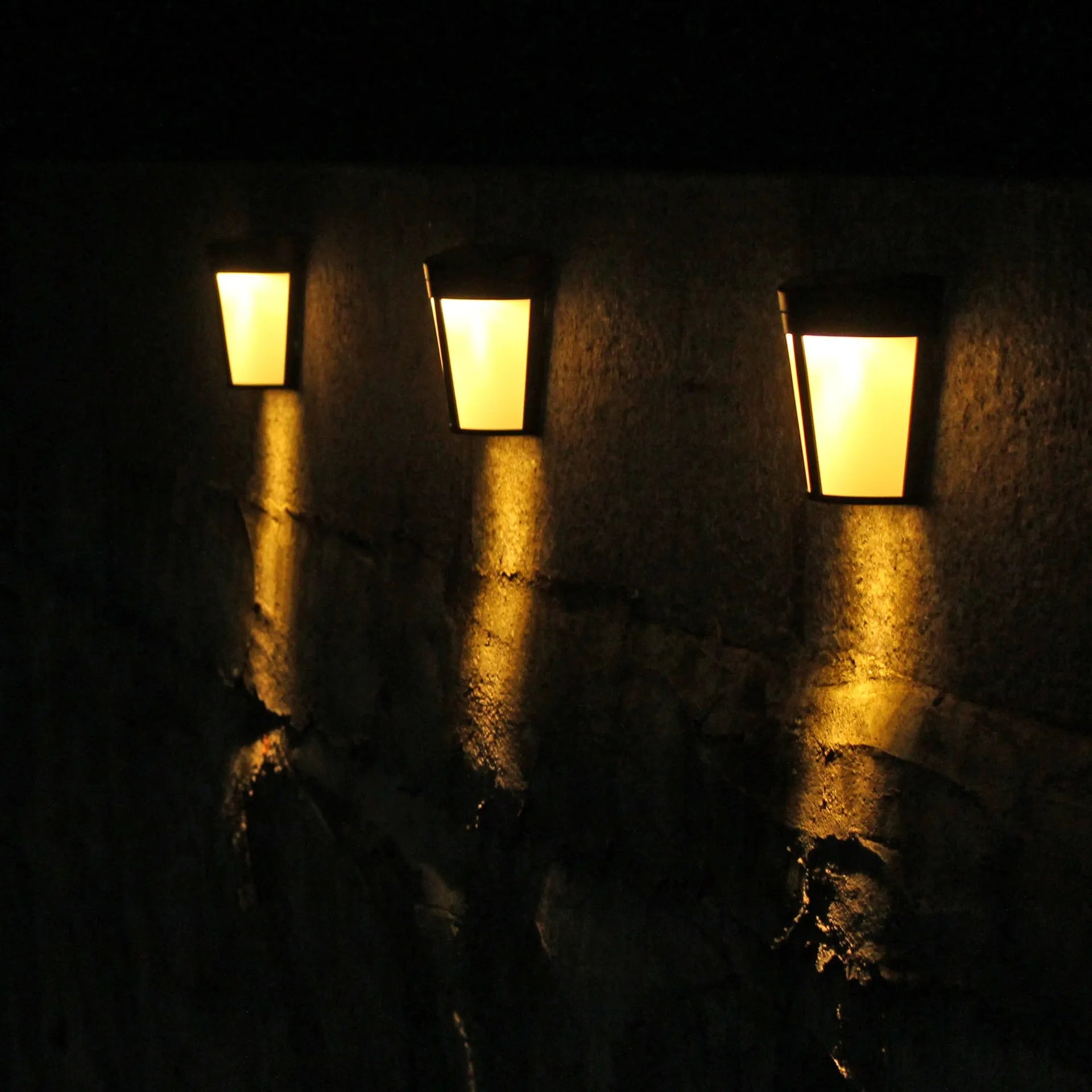 Solar-powered outdoor wall lamp with 6 LEDs and automatic sensor for garden pathway lighting