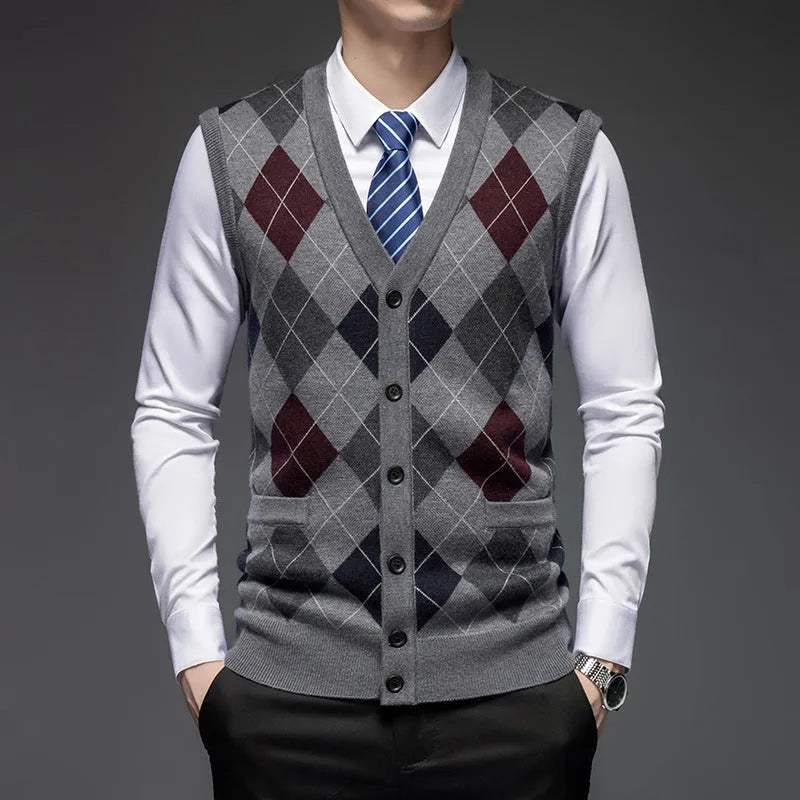 Men's knitted sleeveless V-neck vest in light camel with two front pockets, cotton blend jacquard fabric