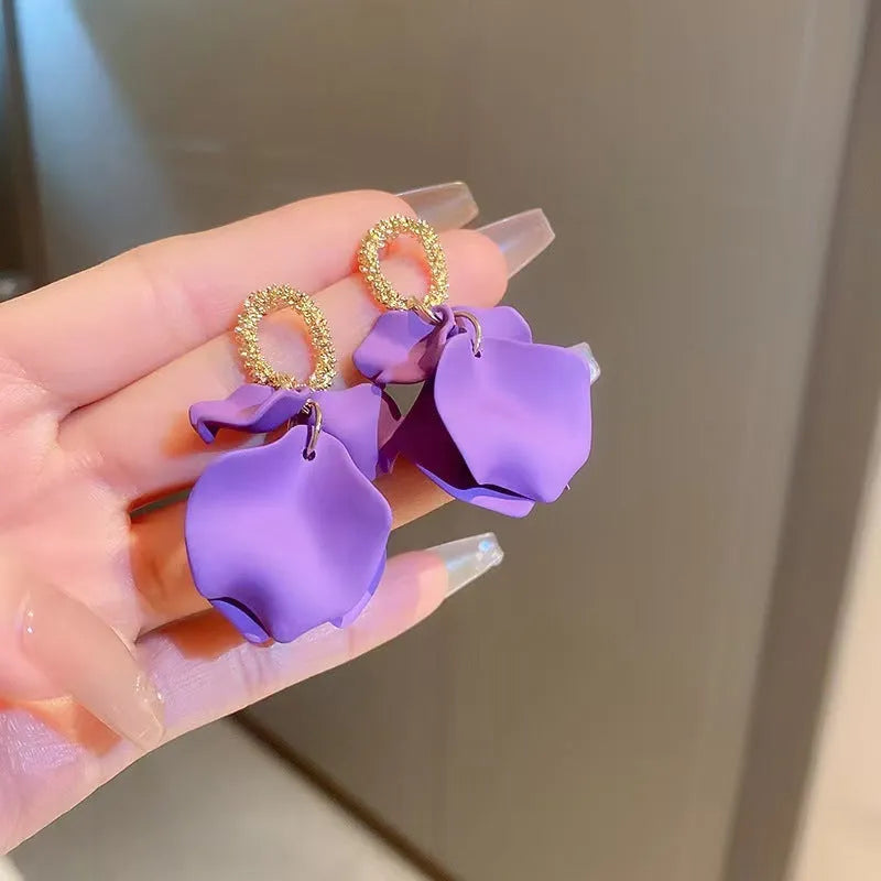 Geometric rose petal earrings in fresh style with spray paint finish