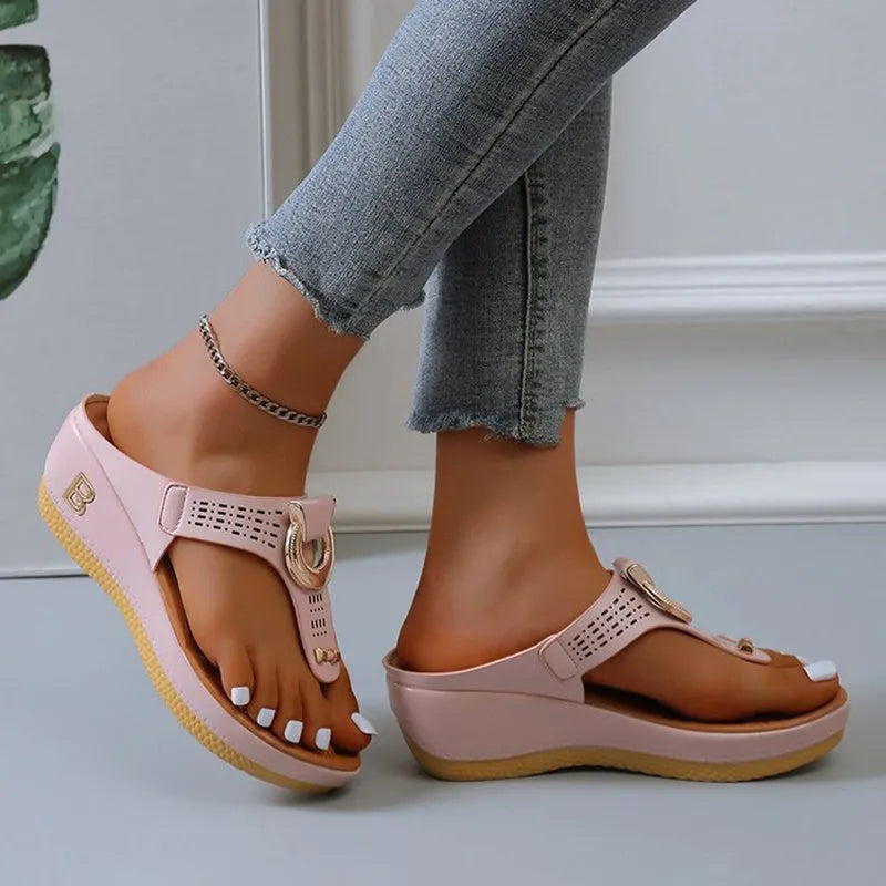 Women's wedge thong sandals with 3-5cm heel, PU upper, rubber sole, and metal decorative detail