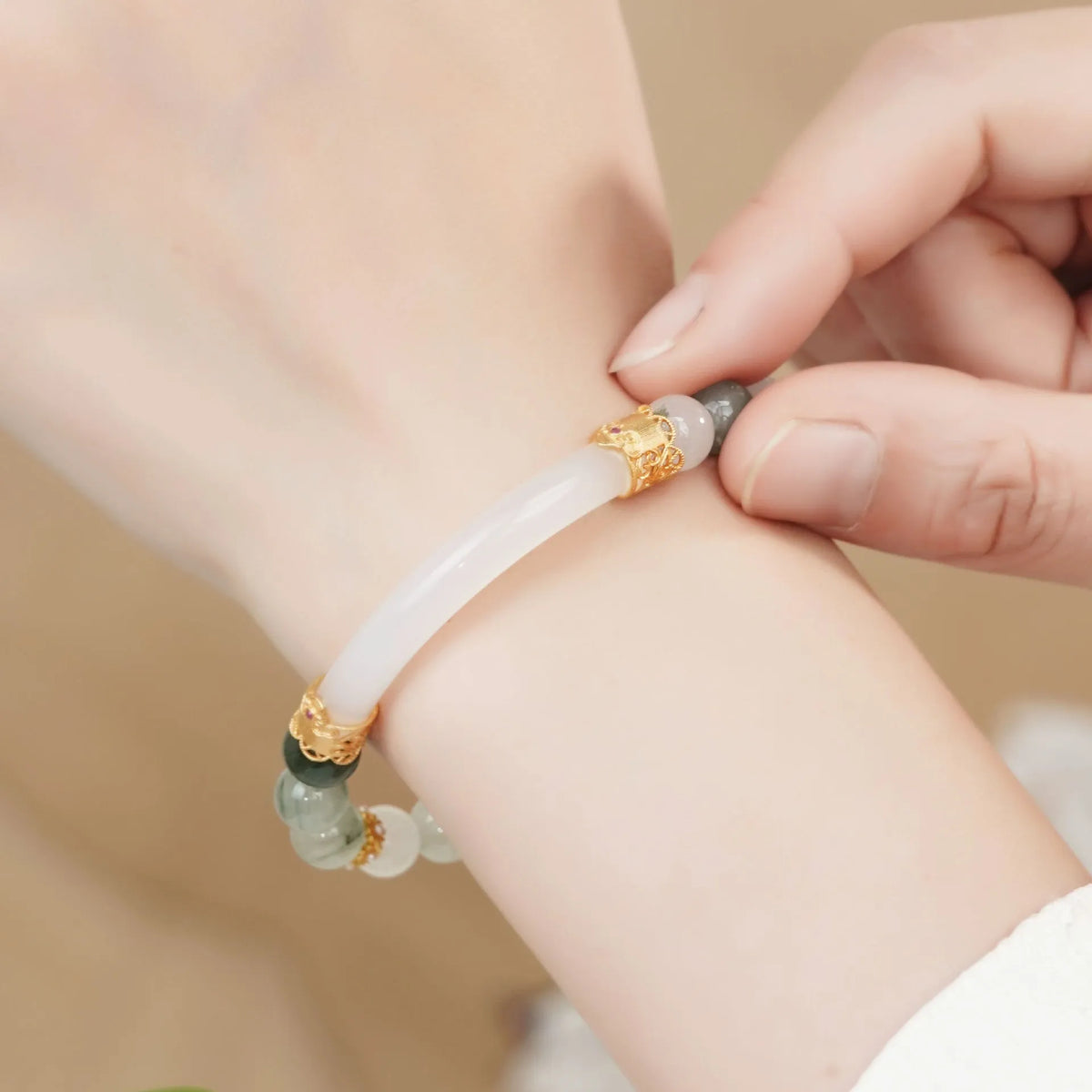 Women's light green emerald ice-like Tian Shan Cui half bracelet with round national style elements
