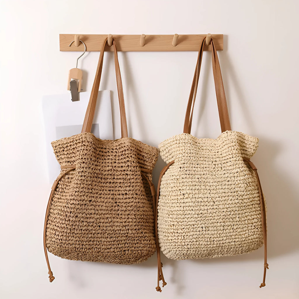 Large straw drawstring shoulder bag with polyester lining and mobile phone pocket in beige or coffee