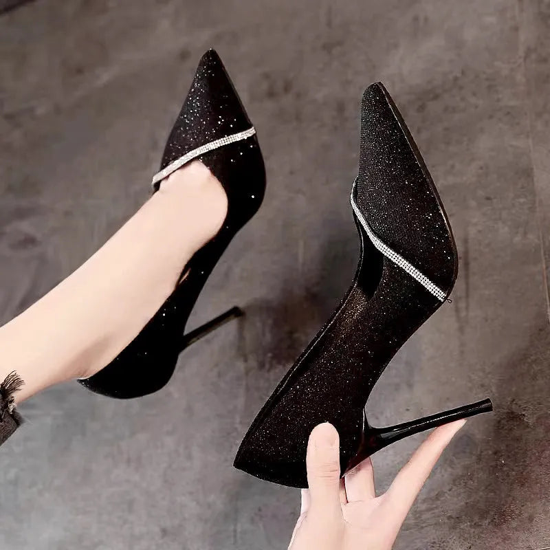 Women's gold and black pointed toe stiletto heels with low cut, shown in 6cm and 9cm heel heights.