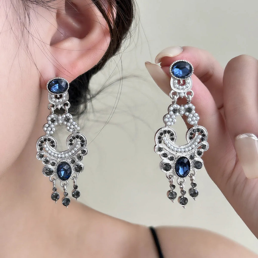 Vintage court style earrings in blue crystal with geometric chamfered square grain shape, zinc alloy and electroplated finish