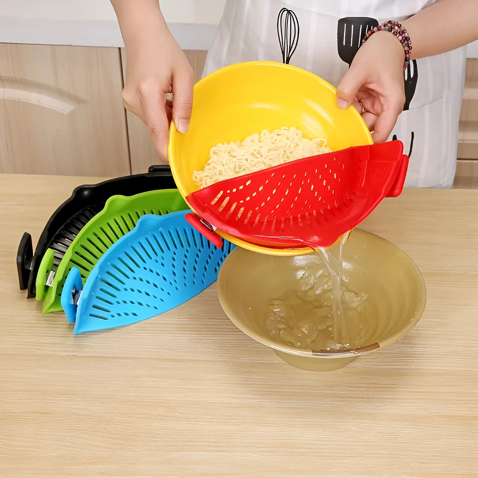 Silicone clip-on funnel strainer with stainless steel buckle for pots and pans