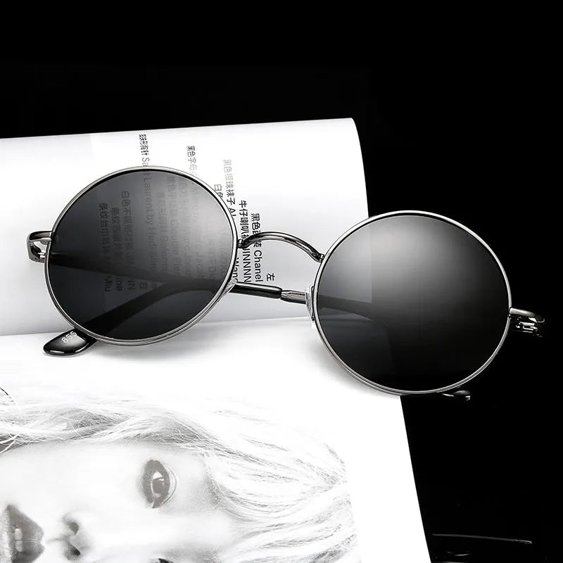 Polarised sunglasses with UV400 metal frame in gun frame gray piece and circular polariser lenses