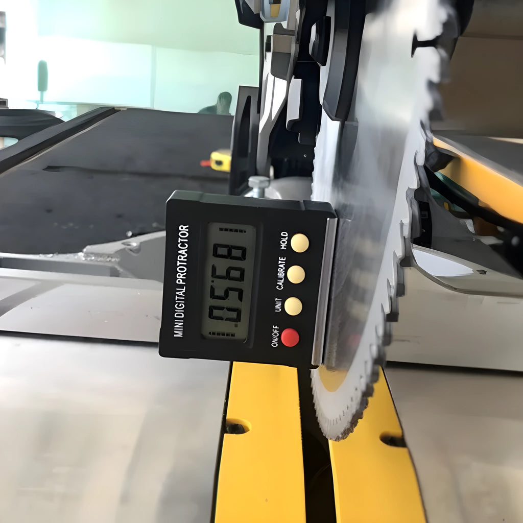 Black mini magnetic angle inclinometer, 55 x 55 x 16mm, 0.1° resolution, ±0.3° accuracy, 4×90° range.