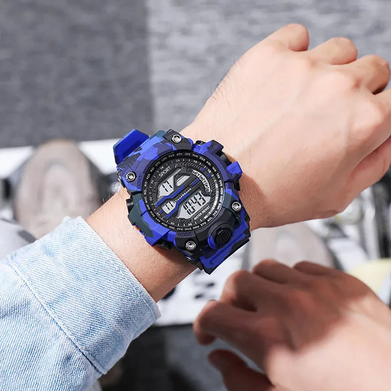 Men's sports watch with large dial, number display, and waterproof rating of 10m