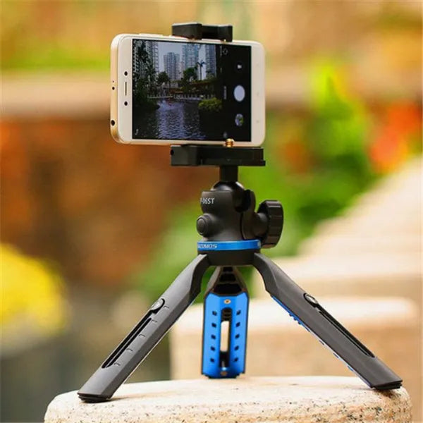 Black desktop tripod for mobile phones with aluminium alloy legs compatible with iPhone and Huawei P30 models