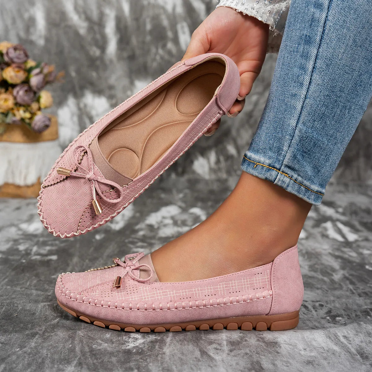 Women's flat-heeled shoes with stitching bow, solid colour PU upper, low heel under 3cm, TPR sole, sizes 36-43.