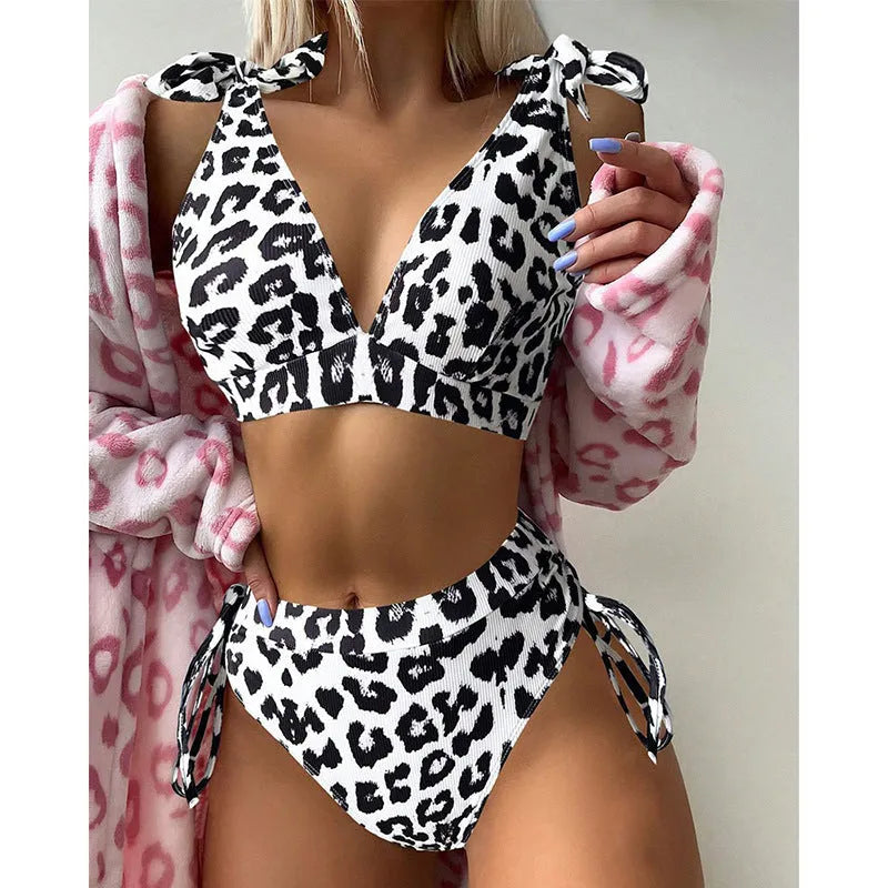 Women's sleeveless lace-up top and high waist shorts suit set in printed polyester fabric