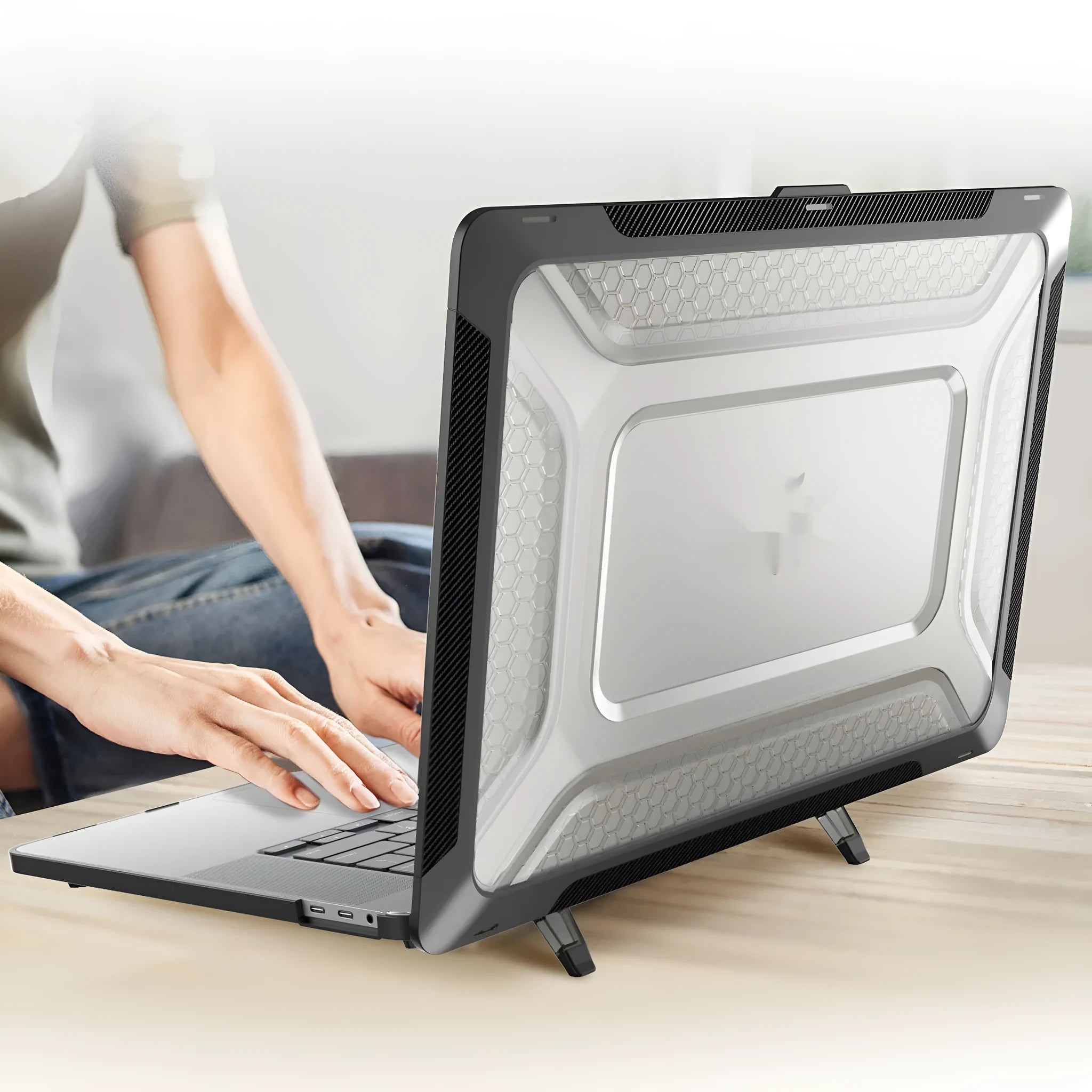 MacBook protective shell case in four colours: cold black, starry sky grey, elegant apricot and sapphire blue