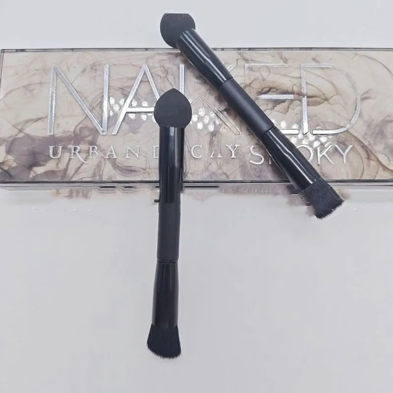 Black sponge tip concealer brush with wooden handle for dark circle makeup application