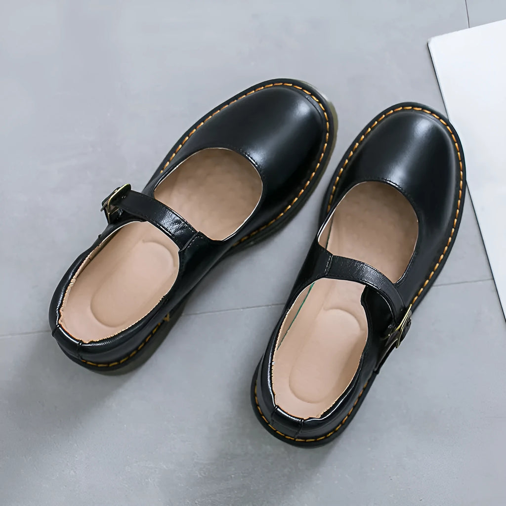 Women's solid colour round toe low-cut flat retro shoes with buckle closure in black