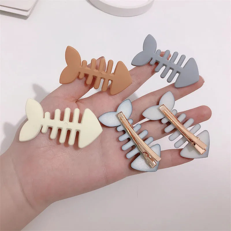 Plastic fishbone pattern hair barrette with duckbill clip in candy colours for women's side bangs