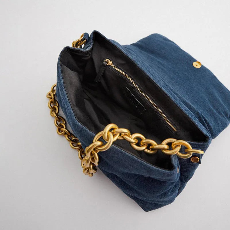 Blue denim quilted shoulder bag with chain strap and padded buttons, 19 x 30 x 8 cm