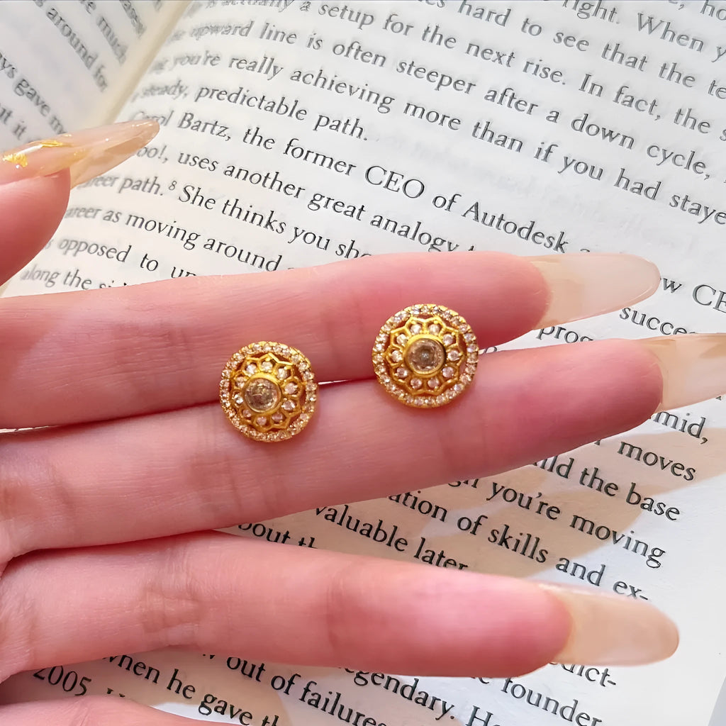 Pair of retro sunflower window stud earrings in copper-plated gold finish