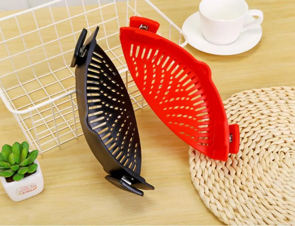 Silicone clip-on funnel strainer with stainless steel buckle for pots and pans