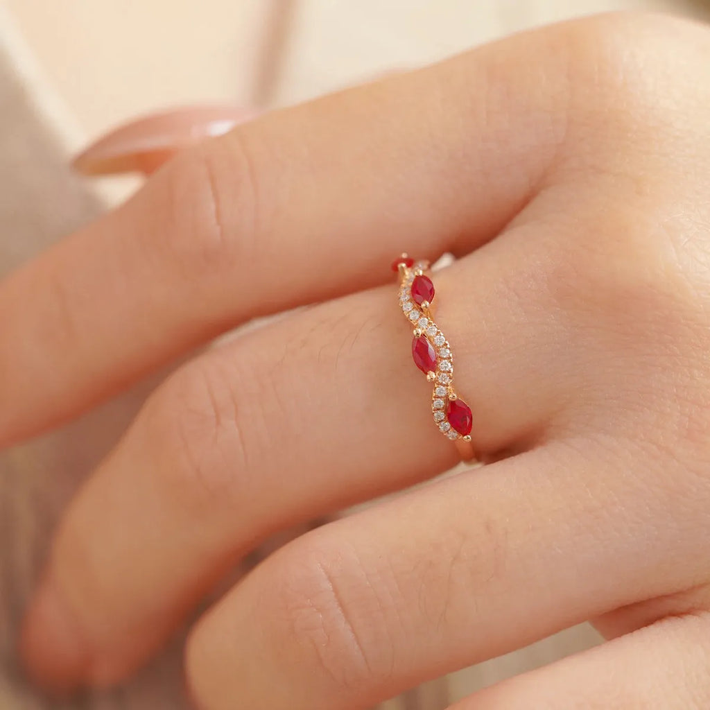 S925 sterling silver geometric ring for women in yellow gold colour BZ0257 on a clean background