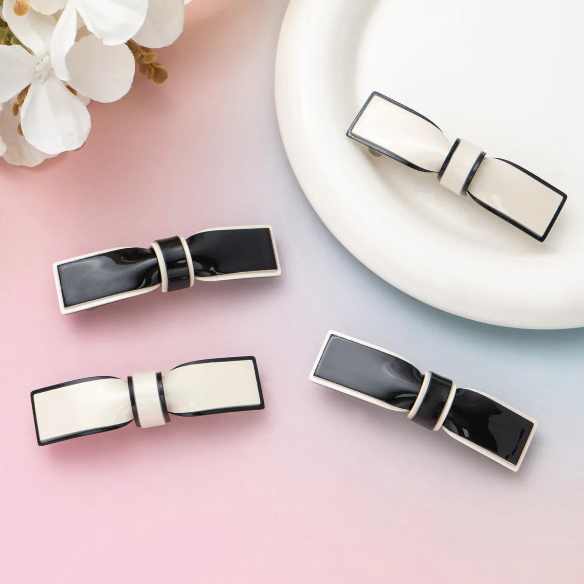 Acrylic bow hairpin pair in black and white, 6.5cm length, classic style for women's hair