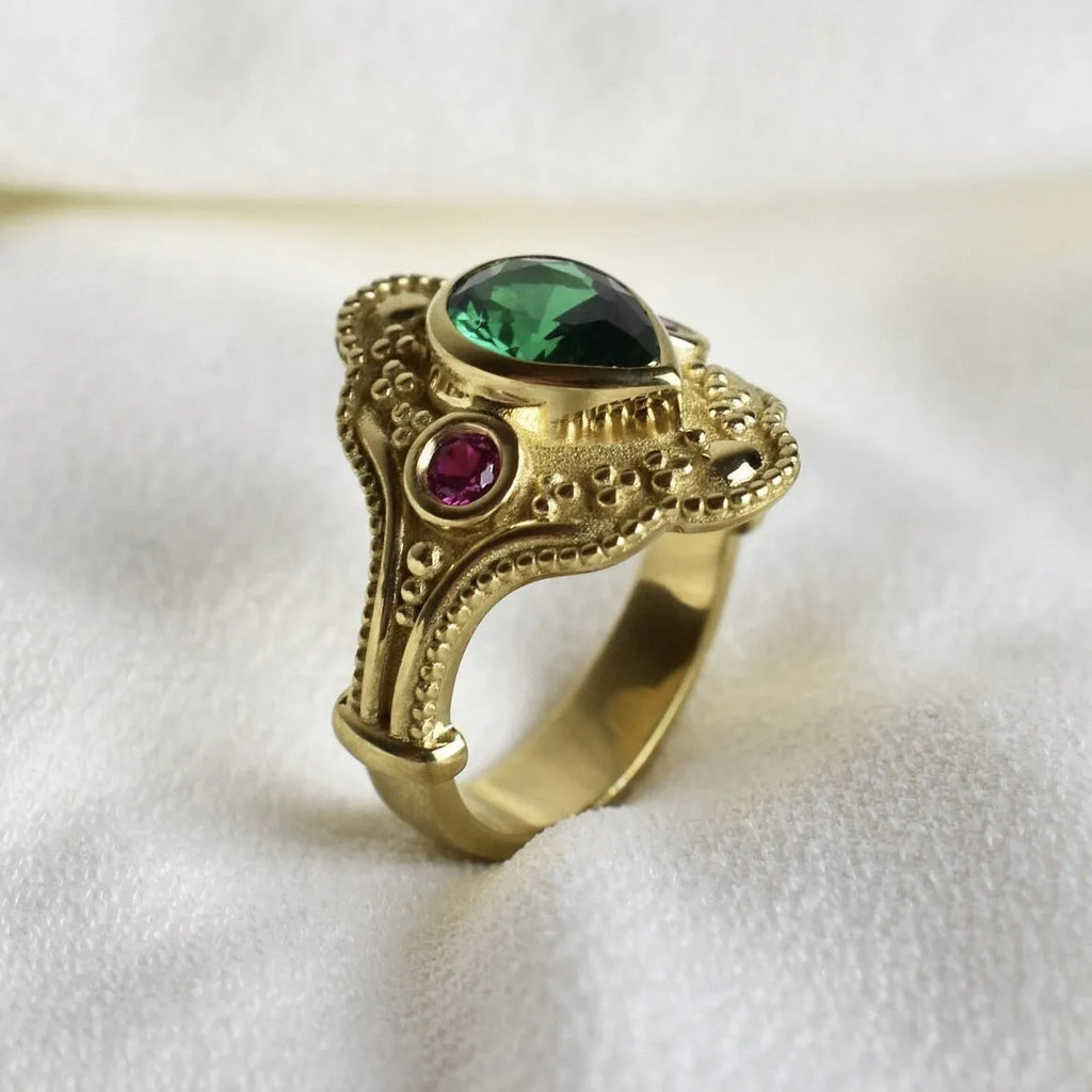 Geometric gold-plated women's ring on a white background, showing its alloy construction and lvzuan colour.