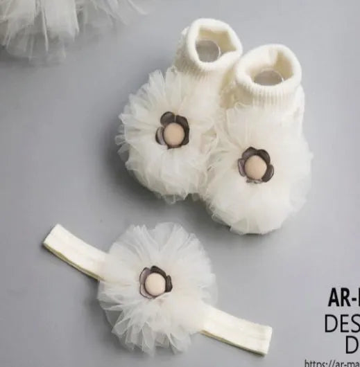 Baby headband socks set in beige regenerated cellulose fibre with medium tube socks and boneless sewing headband