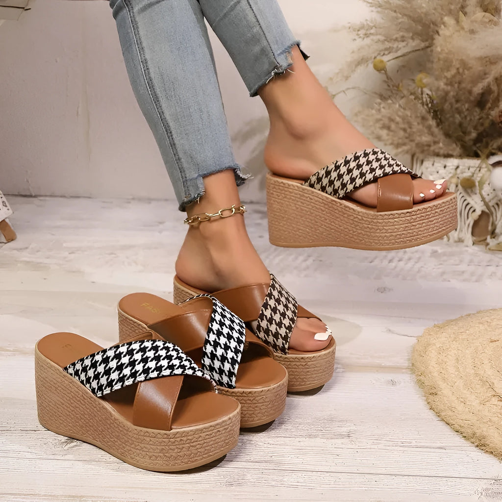 Brown and black plaid wedge sandals with plastic upper and rubber sole in European sizes 34-43