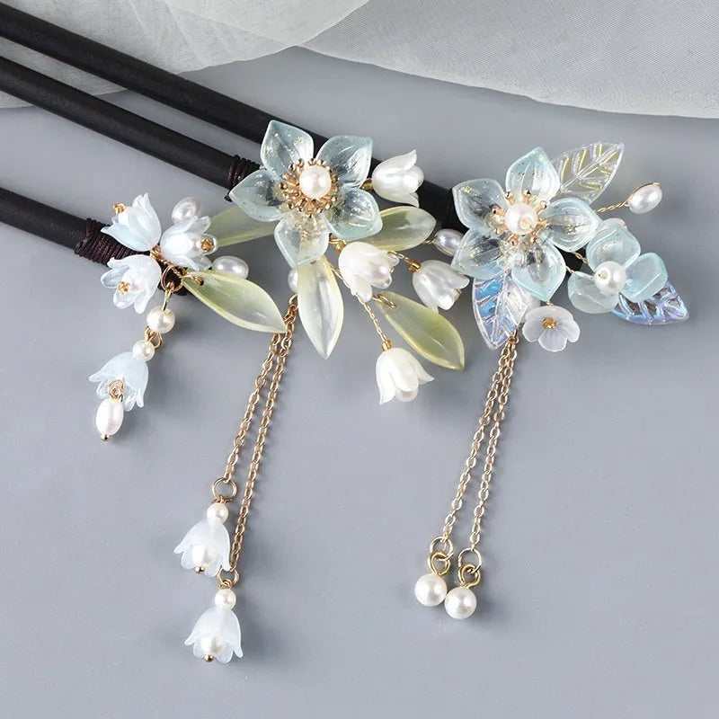 Retro Chinese style hairpin with blue Chinese bellflower floral design for updos