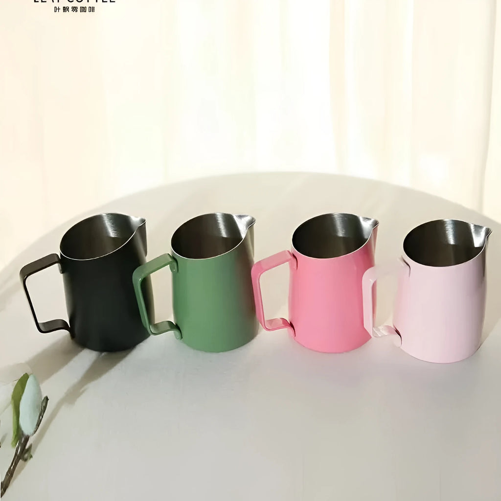 Coffee latte art cup in stainless steel with round spout, 650ml, matte gray finish