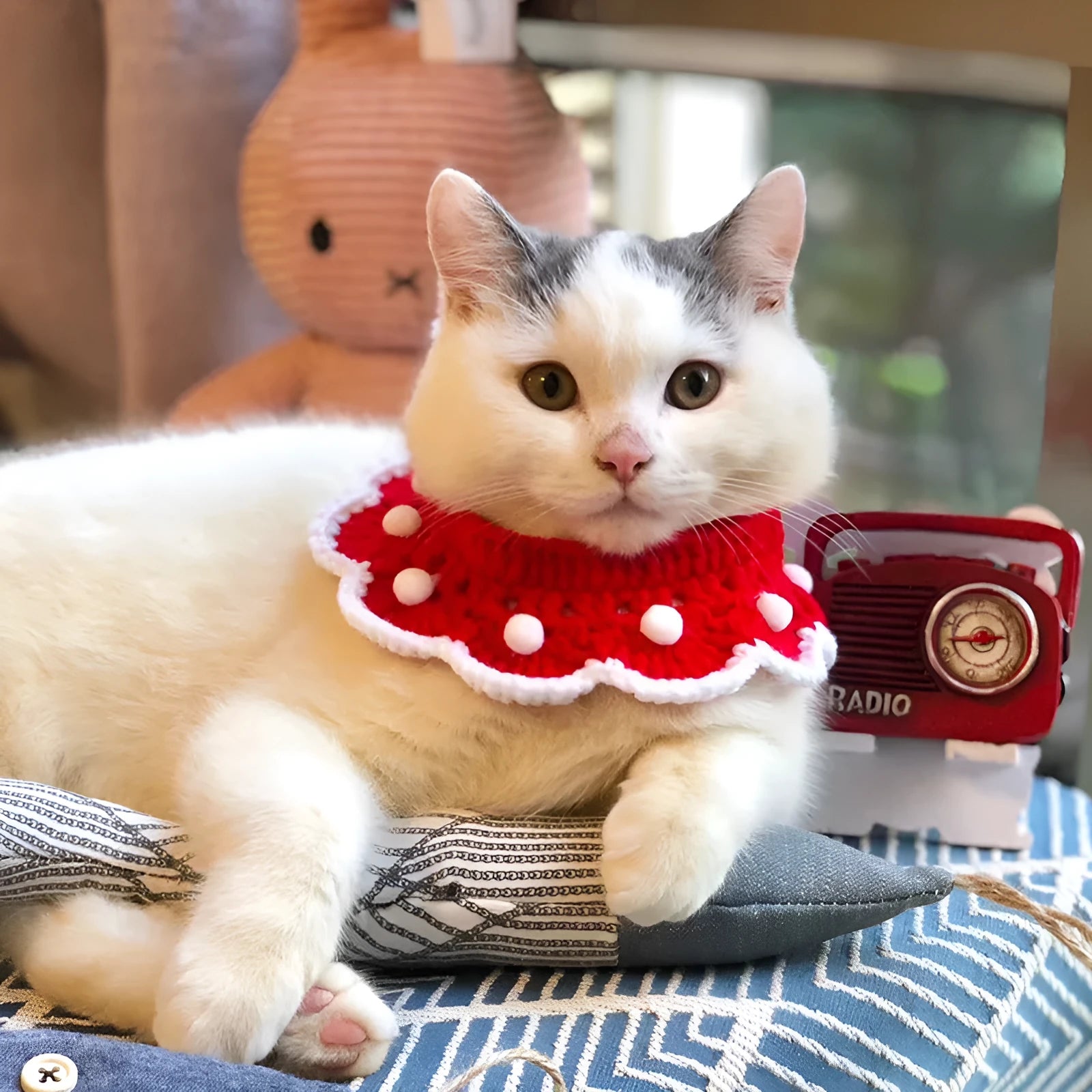 Knitted milk cotton pet collar with cartoon pattern, shown in various sizes for cats, dogs, and rabbits.