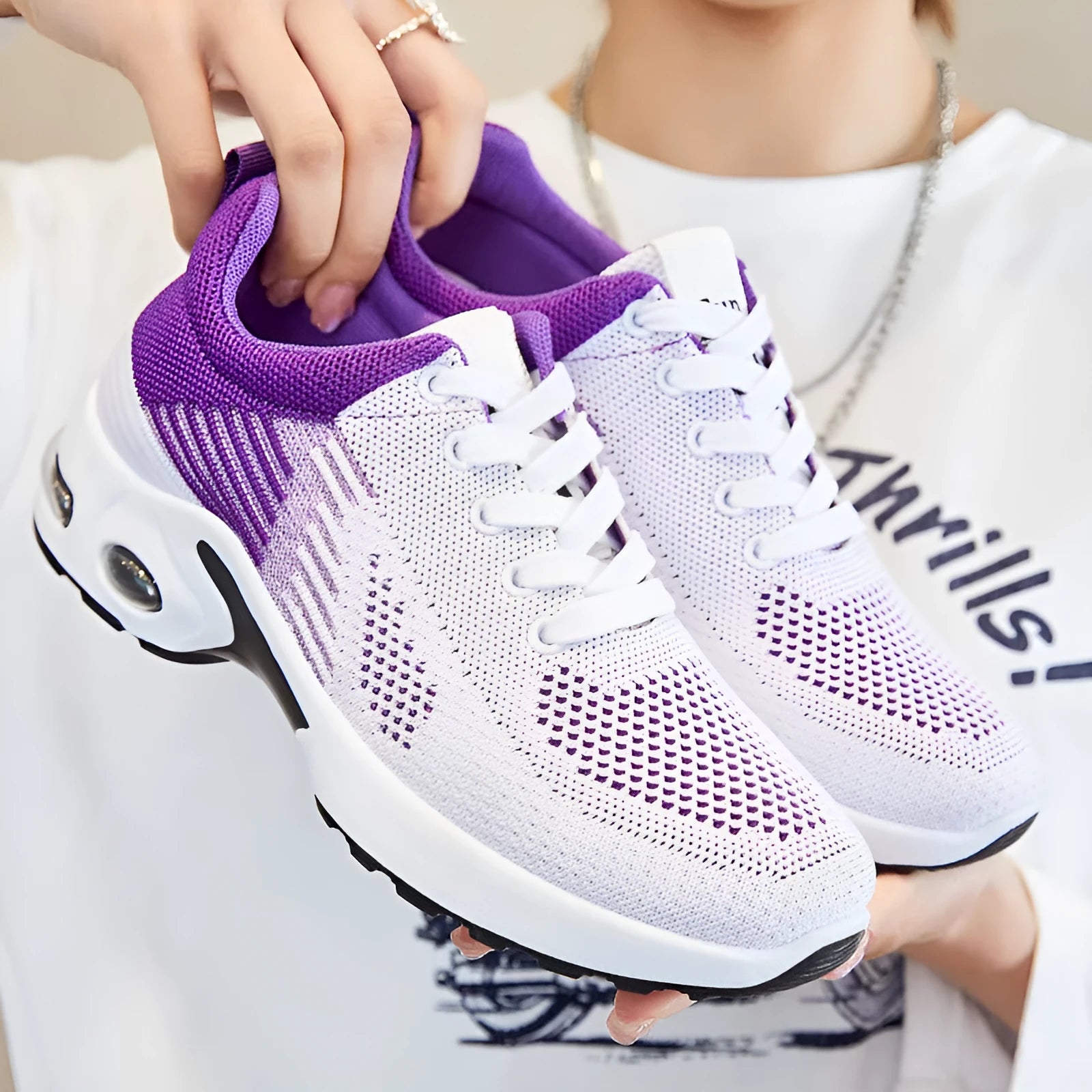 Women's striped flyknit casual running shoes in pink with flat PVC sole and lace-up front