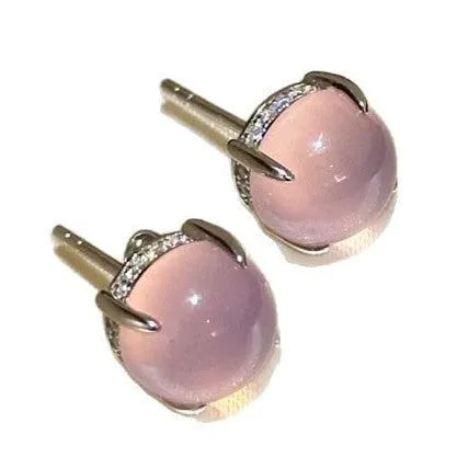 Round chalcedony stud earrings in a Chinese retro style with a four-claw copper setting.