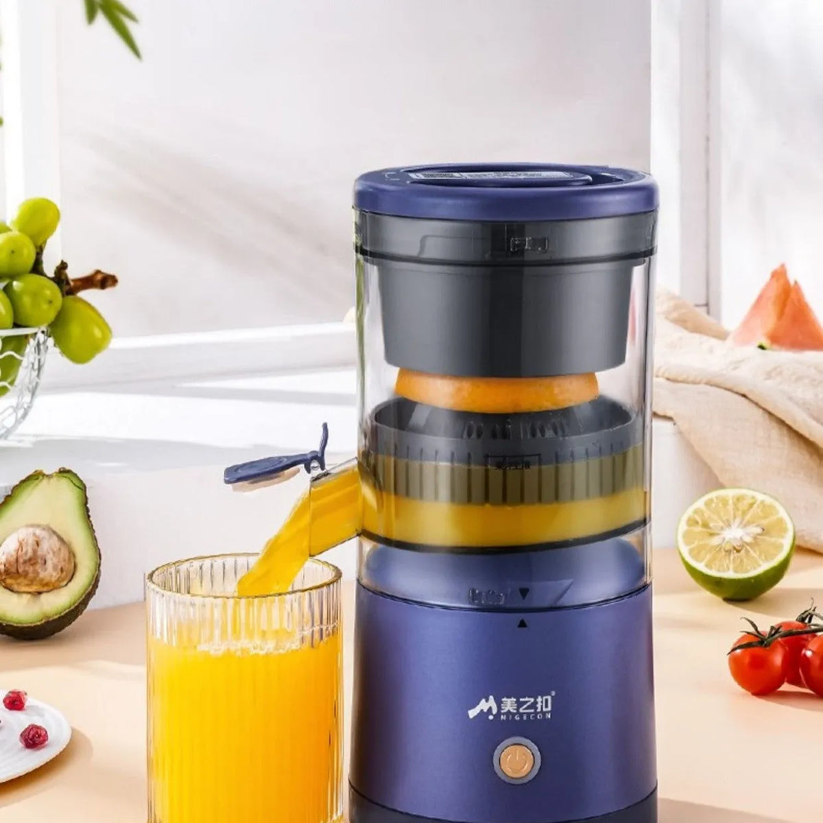 Blue portable USB mini electric juicer 150W with vertical spiral rod cutter head and USB data cable