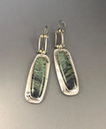 Geometric drop earrings with two-colour marble pattern in alloy material