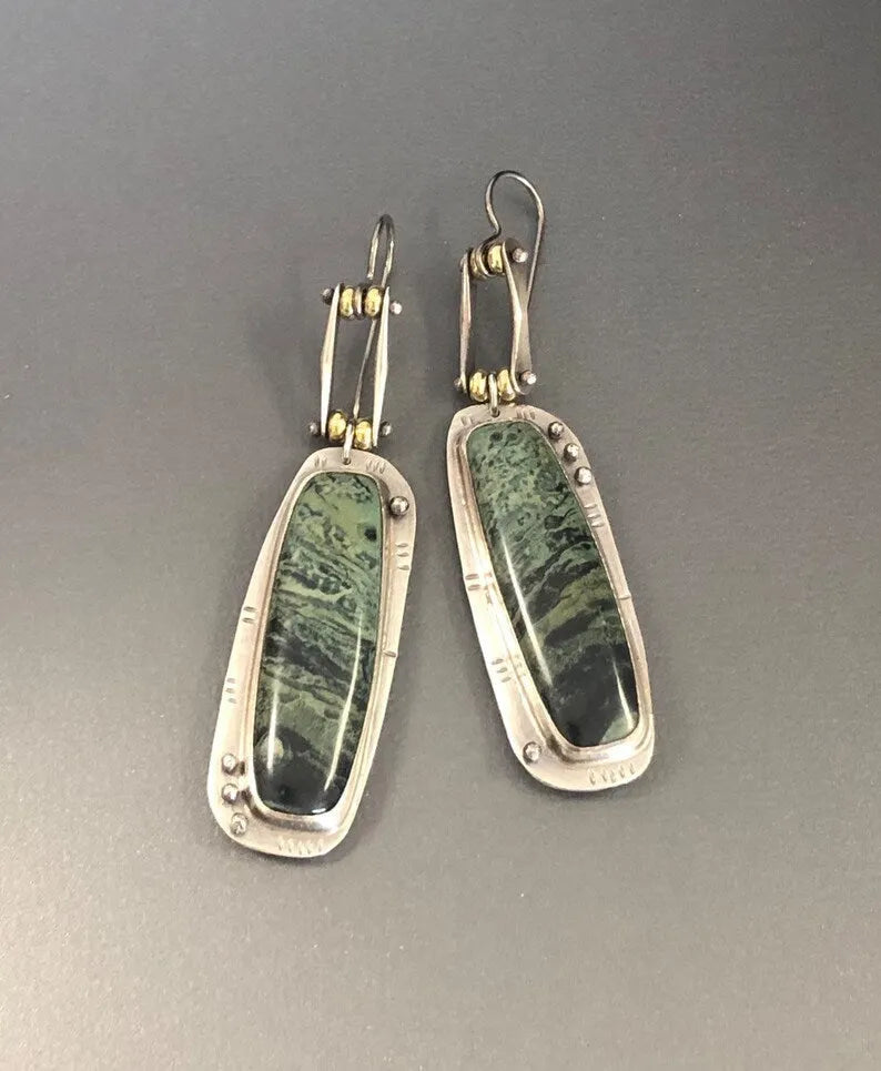 Geometric drop earrings with two-colour marble pattern in alloy material
