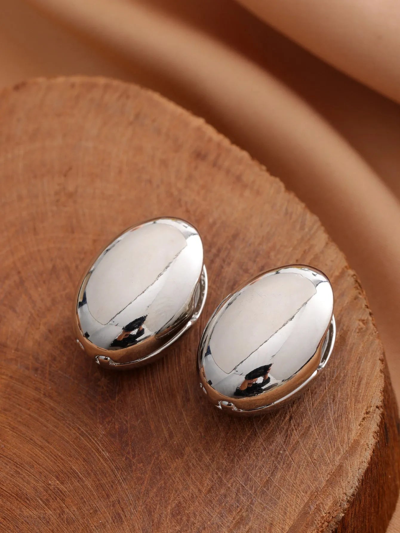 Fashion grid versatile temperament earrings in metal stud style