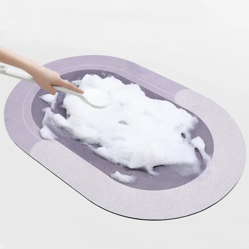 Super absorbent oval bath mat in grey with non-slip rubber bottom, 40x60cm
