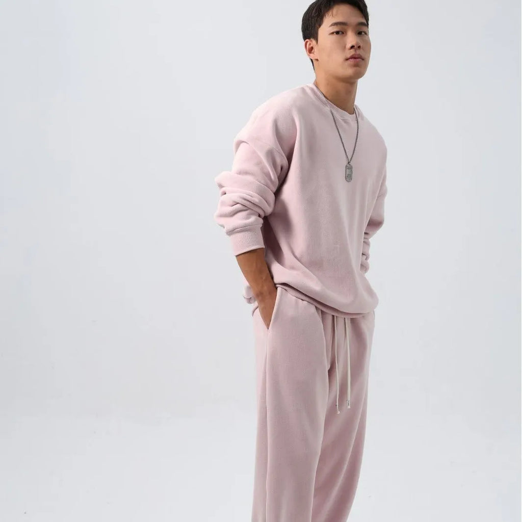 Men's loose fit polar fleece sports suit in winter athletic wear with padded trousers
