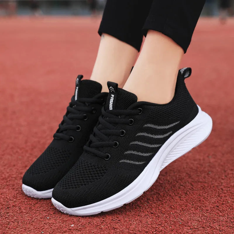 Women's middle-aged leisure mesh surface sneakers with rubber sole, front lace-up, flat heel, available in black